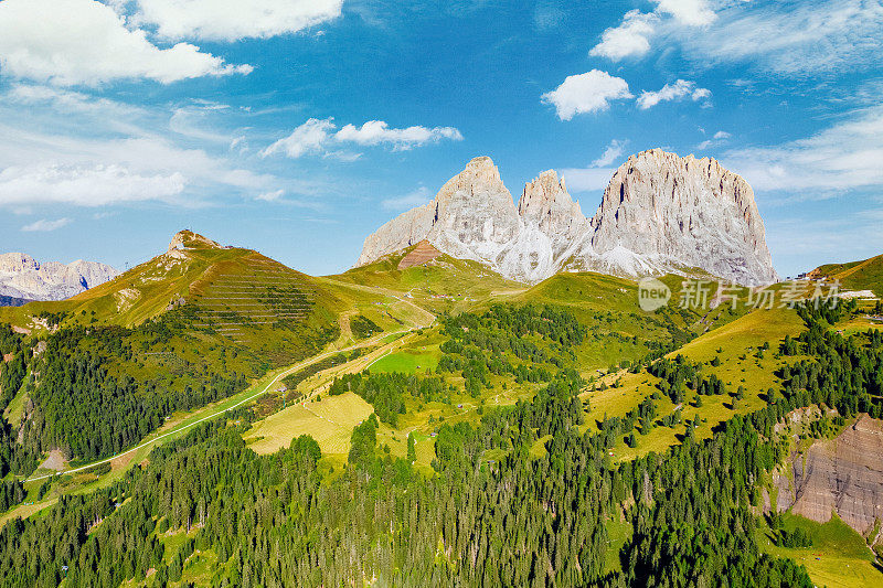 意大利阿尔卑斯山- Langkofel集团，俯瞰。高分辨率的全景。